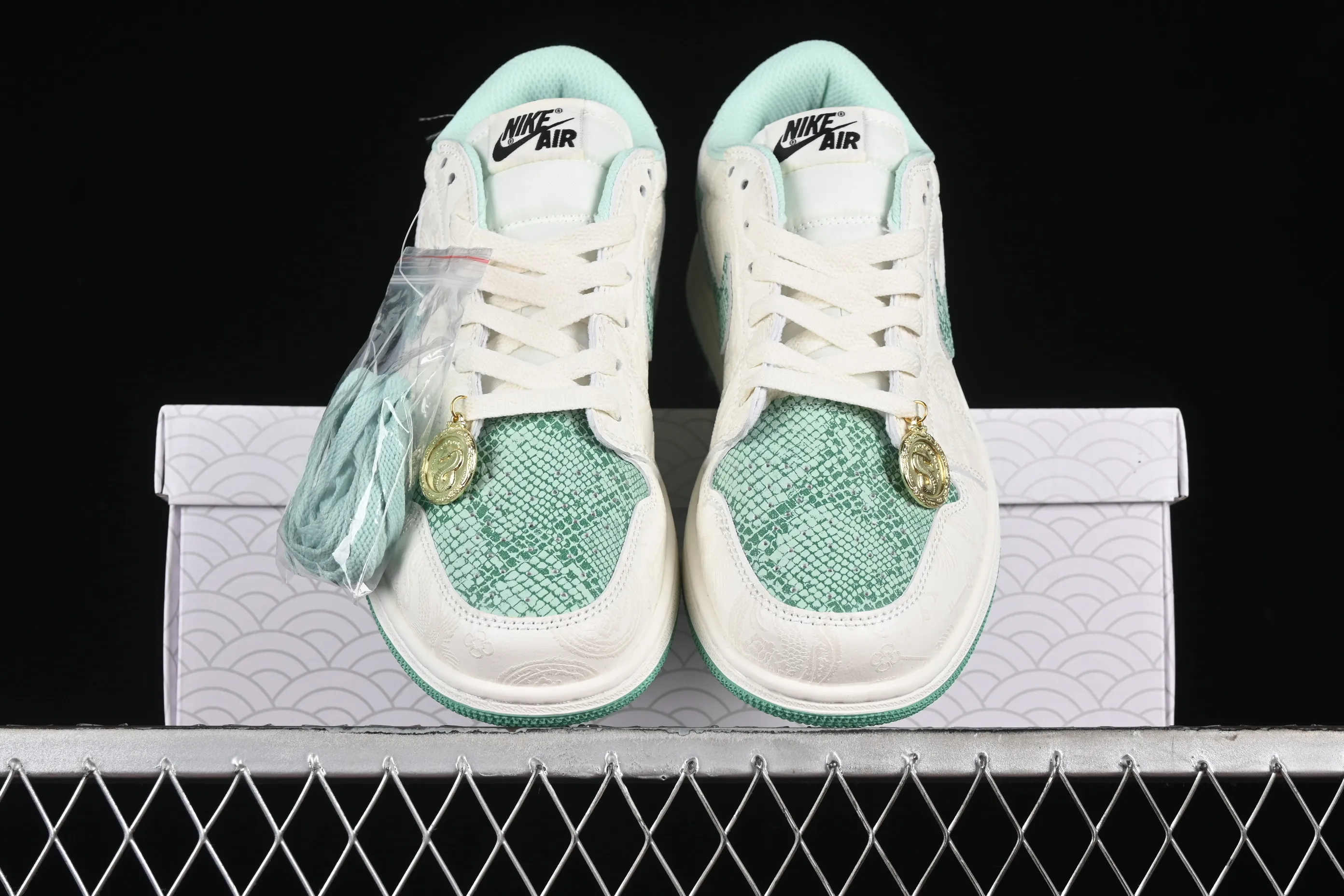 All Categories Air Jordan Jordan Series Basketball Shoes Air Jordan 1 Low Air Jordan 1 Low OG AJ1 Joe 1 Year of the Snake Limited Green Snake Low-top Retro Basketball Shoes HF3144-100